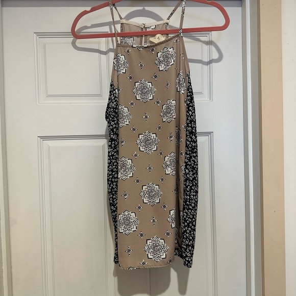 Cute tank top.  Spaghetti straps. - Picture 1 of 3